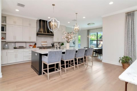 Casa en alquiler en Tampa, Florida, 5 dormitorios, 421.03 m2 № 1895073 - foto 11