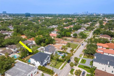 Casa en alquiler en Tampa, Florida, 5 dormitorios, 421.03 m2 № 1895073 - foto 10