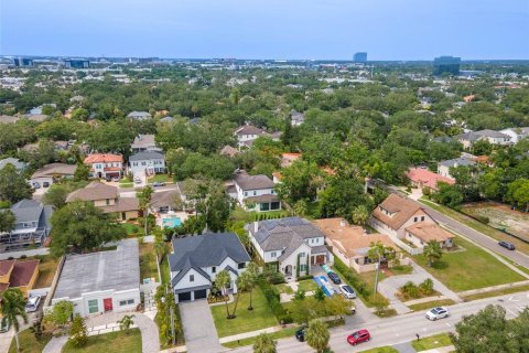 Casa en alquiler en Tampa, Florida, 5 dormitorios, 421.03 m2 № 1895073 - foto 8