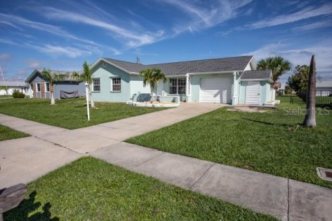 Villa ou maison à Port Charlotte, Floride 3 chambres, 132.57 m2 № 2348049