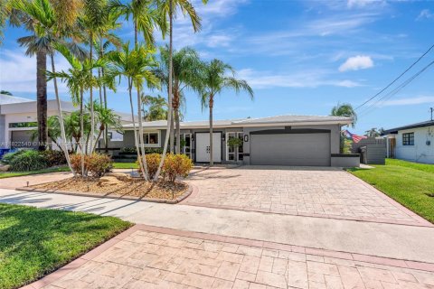 House in Pompano Beach, Florida 3 bedrooms, 202.43 sq.m. № 1790601 - photo 14