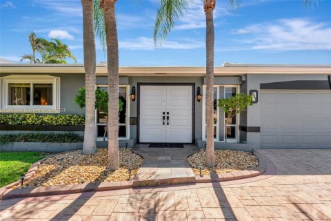 House in Pompano Beach, Florida 3 bedrooms, 202.43 sq.m. № 1790601 - photo 15