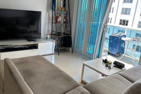 Condominio en alquiler en Surfside, Florida, 2 dormitorios, 86.4 m2 № 1712693 - foto 3