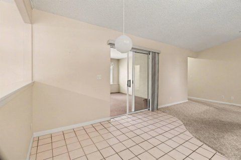 Villa ou maison à vendre à Palm Bay, Floride: 3 chambres, 200.67 m2 № 2146019 - photo 9