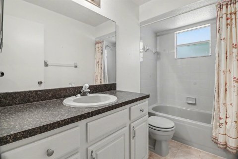 Villa ou maison à vendre à Palm Bay, Floride: 3 chambres, 200.67 m2 № 2146019 - photo 17