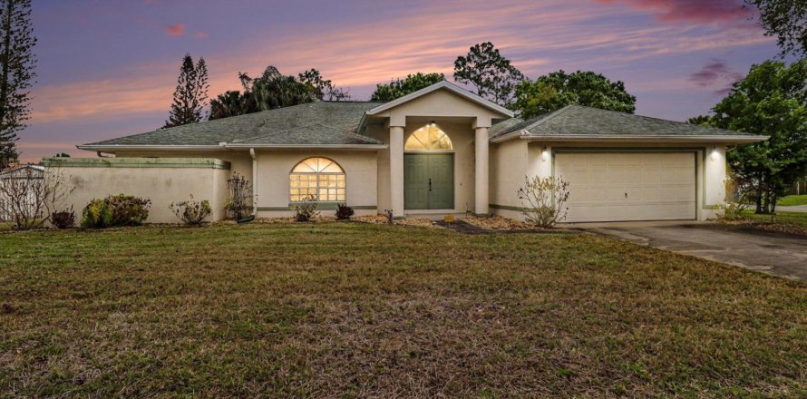 Villa ou maison à Palm Bay, Floride 3 chambres, 200.67 m2 № 2146019