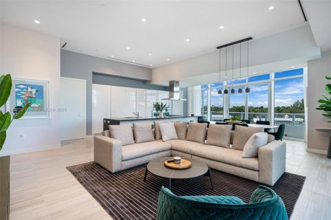 Купить кондоминиум в Майами-Бич, Флорида 2 спальни, 193.7м2, № 1925242 - фото 1