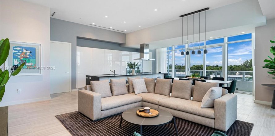 Кондоминиум с 2 спальнями в Майами-Бич, Флорида № 1925242