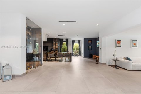 Villa ou maison à vendre à Miami, Floride: 5 chambres, 269.6 m2 № 2024723 - photo 8