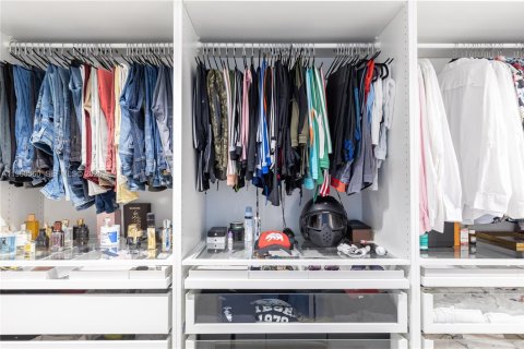 Villa ou maison à vendre à Miami, Floride: 5 chambres, 269.6 m2 № 2024723 - photo 25