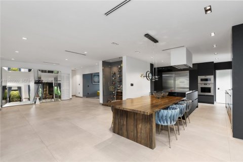 Villa ou maison à vendre à Miami, Floride: 5 chambres, 269.6 m2 № 2024723 - photo 15