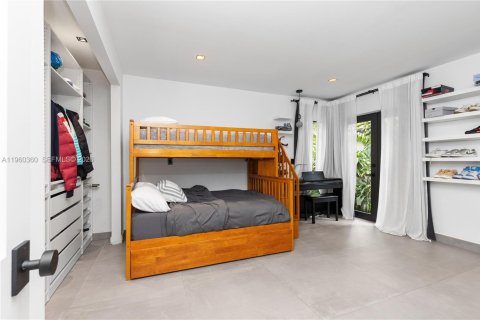 Villa ou maison à vendre à Miami, Floride: 5 chambres, 269.6 m2 № 2024723 - photo 27