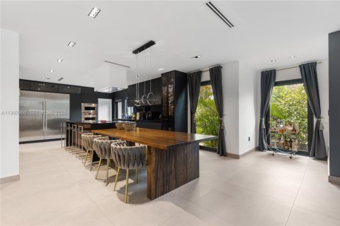 Villa ou maison à vendre à Miami, Floride: 5 chambres, 269.6 m2 № 2024723 - photo 10