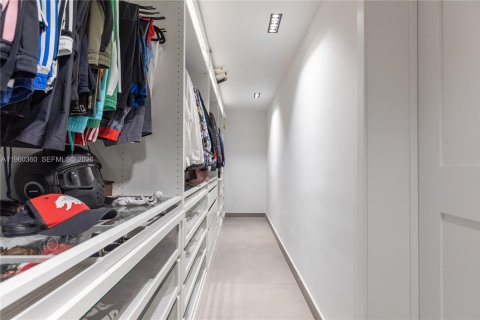 Villa ou maison à vendre à Miami, Floride: 5 chambres, 269.6 m2 № 2024723 - photo 24