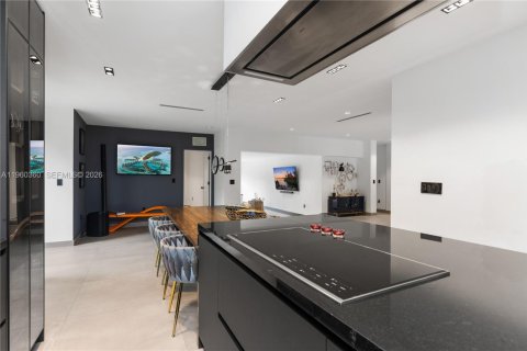 Villa ou maison à vendre à Miami, Floride: 5 chambres, 269.6 m2 № 2024723 - photo 14