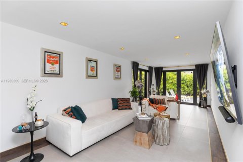 Villa ou maison à vendre à Miami, Floride: 5 chambres, 269.6 m2 № 2024723 - photo 5