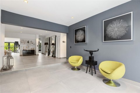 Villa ou maison à vendre à Miami, Floride: 5 chambres, 269.6 m2 № 2024723 - photo 3