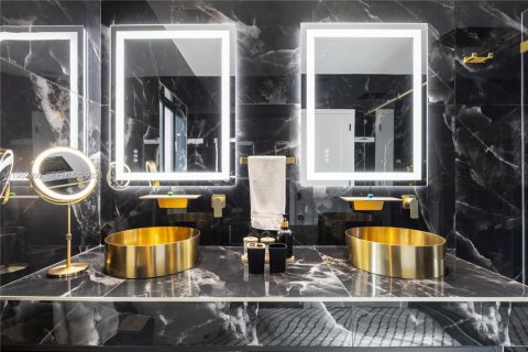 Villa ou maison à vendre à Miami, Floride: 5 chambres, 269.6 m2 № 2024723 - photo 22