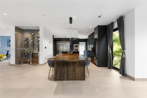 Villa ou maison à vendre à Miami, Floride: 5 chambres, 269.6 m2 № 2024723 - photo 11