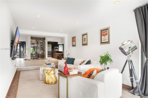 Villa ou maison à Miami, Floride 5 chambres, 269.6 m2 № 2024723
