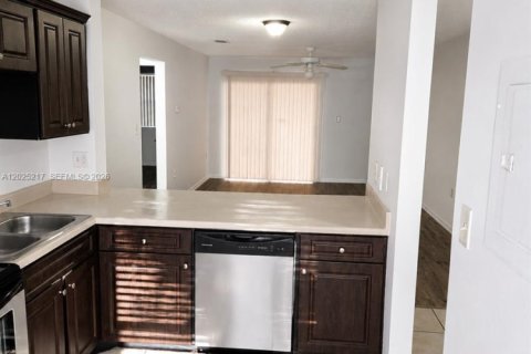 Copropriété à louer à Miramar, Floride: 1 chambre, 74.32 m2 № 2257410 - photo 2