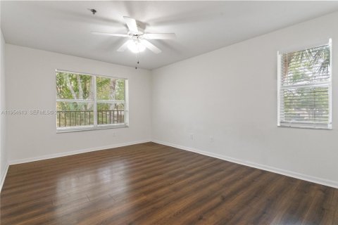 Condo in Coconut Creek, Florida, 2 bedrooms  № 2008394 - photo 10