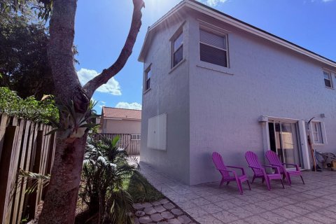 House in Miami, Florida 4 bedrooms, 193.42 sq.m. № 2012276 - photo 18