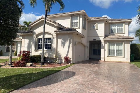 Villa ou maison à louer à Miramar, Floride: 5 chambres, 313.17 m2 № 1710025 - photo 1