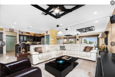 Villa ou maison à louer à Miramar, Floride: 5 chambres, 313.17 m2 № 1710025 - photo 6