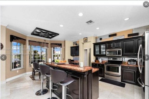 Villa ou maison à louer à Miramar, Floride: 5 chambres, 313.17 m2 № 1710025 - photo 2