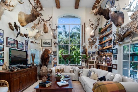House in Coral Gables, Florida 4 bedrooms, 313.17 sq.m. № 1691296 - photo 15