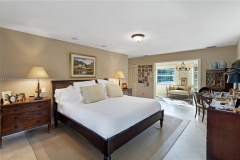 House in Coral Gables, Florida 4 bedrooms, 313.17 sq.m. № 1691296 - photo 18