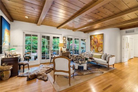 House in Coral Gables, Florida 4 bedrooms, 313.17 sq.m. № 1691296 - photo 6
