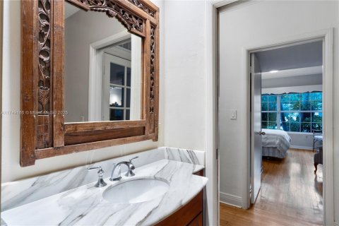 House in Coral Gables, Florida 4 bedrooms, 313.17 sq.m. № 1691296 - photo 27
