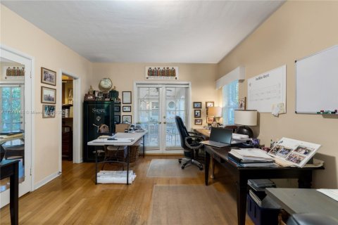 House in Coral Gables, Florida 4 bedrooms, 313.17 sq.m. № 1691296 - photo 30