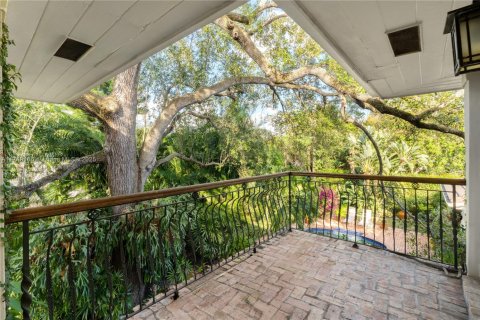 House in Coral Gables, Florida 4 bedrooms, 313.17 sq.m. № 1691296 - photo 23