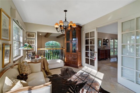House in Coral Gables, Florida 4 bedrooms, 313.17 sq.m. № 1691296 - photo 17