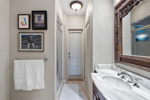 House in Coral Gables, Florida 4 bedrooms, 313.17 sq.m. № 1691296 - photo 26