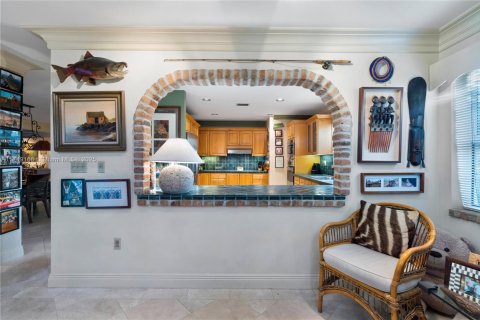 House in Coral Gables, Florida 4 bedrooms, 313.17 sq.m. № 1691296 - photo 12