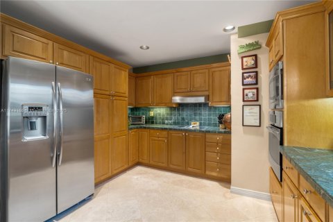 House in Coral Gables, Florida 4 bedrooms, 313.17 sq.m. № 1691296 - photo 10