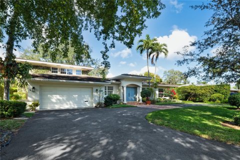 House in Coral Gables, Florida 4 bedrooms, 313.17 sq.m. № 1691296 - photo 2