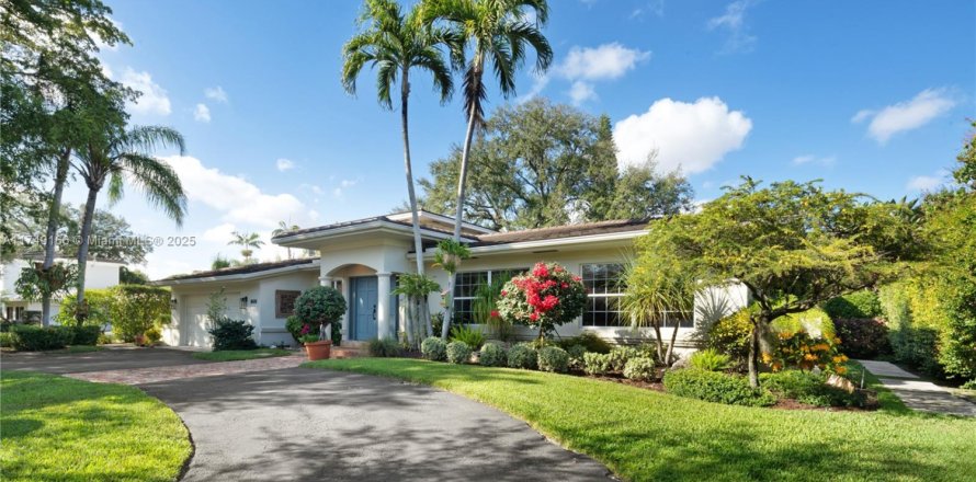 House in Coral Gables, Florida 4 bedrooms, 313.17 sq.m. № 1691296