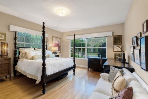 House in Coral Gables, Florida 4 bedrooms, 313.17 sq.m. № 1691296 - photo 28