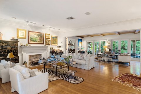 House in Coral Gables, Florida 4 bedrooms, 313.17 sq.m. № 1691296 - photo 5