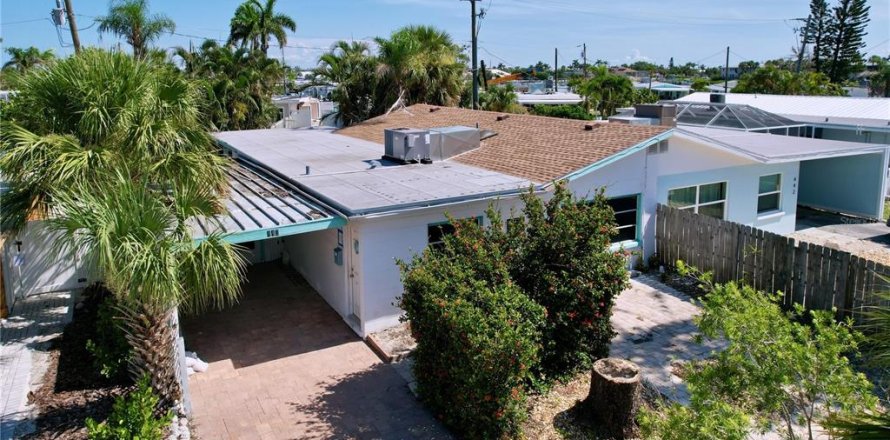 House in Holmes Beach, Florida 2 bedrooms, 109.25 sq.m. № 1833571