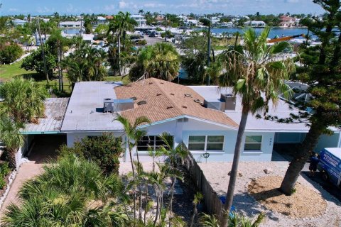 House in Holmes Beach, Florida 2 bedrooms, 109.25 sq.m. № 1833571 - photo 2