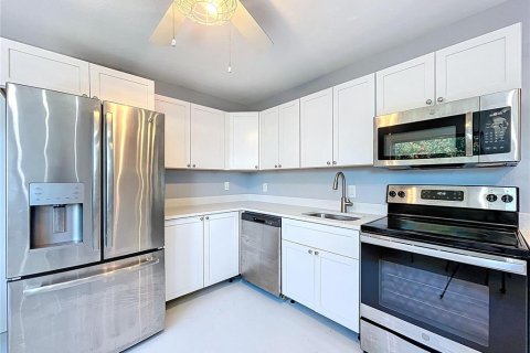 House in Holmes Beach, Florida 2 bedrooms, 109.25 sq.m. № 1833571 - photo 12