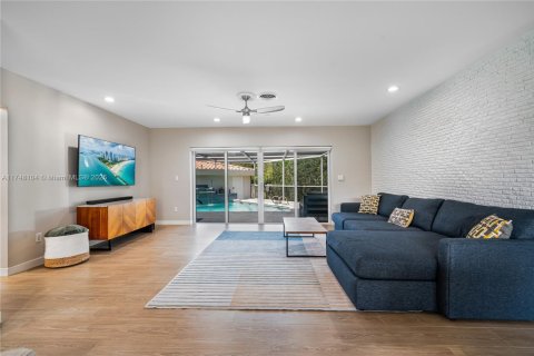 House in Miami Shores, Florida 3 bedrooms, 203.73 sq.m. № 1707998 - photo 20