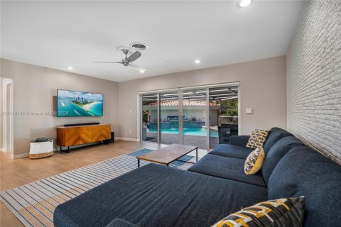 House in Miami Shores, Florida 3 bedrooms, 203.73 sq.m. № 1707998 - photo 3