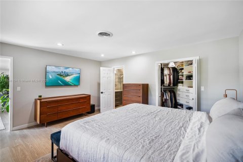House in Miami Shores, Florida 3 bedrooms, 203.73 sq.m. № 1707998 - photo 5